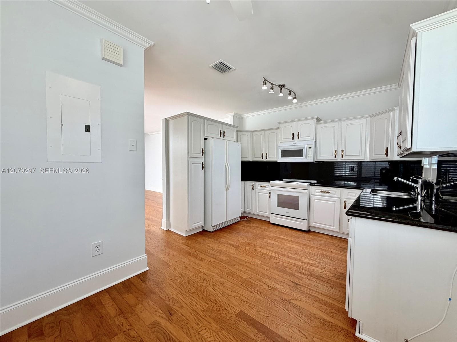 1135 Cliffrose St photo 11