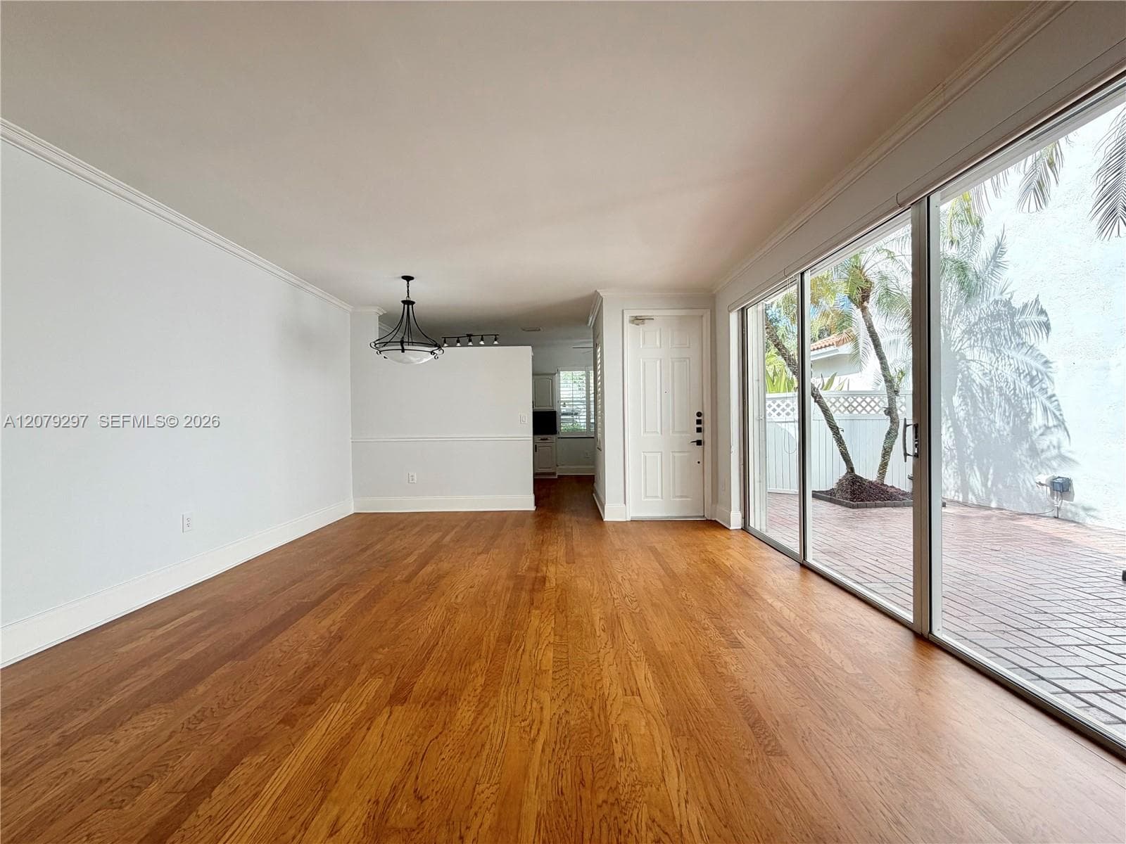 1135 Cliffrose St photo 4
