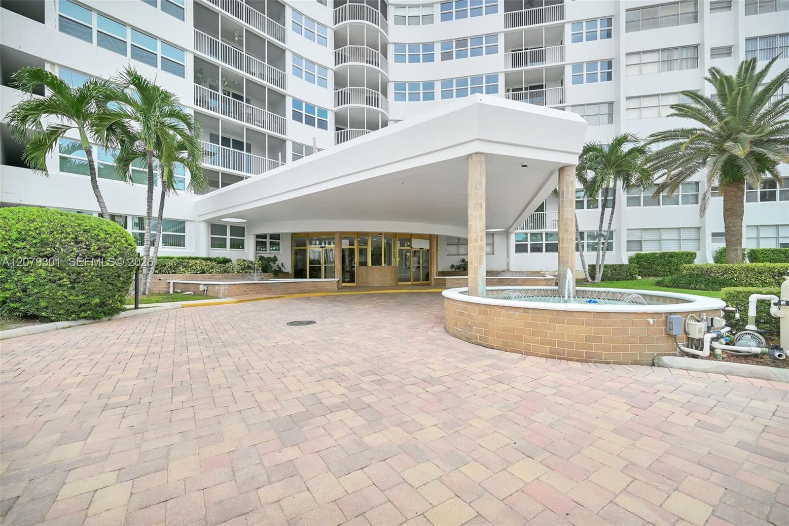 LAKE POINT TOWER CONDOMIN · #109 in Hallandale Beach - Photo 3