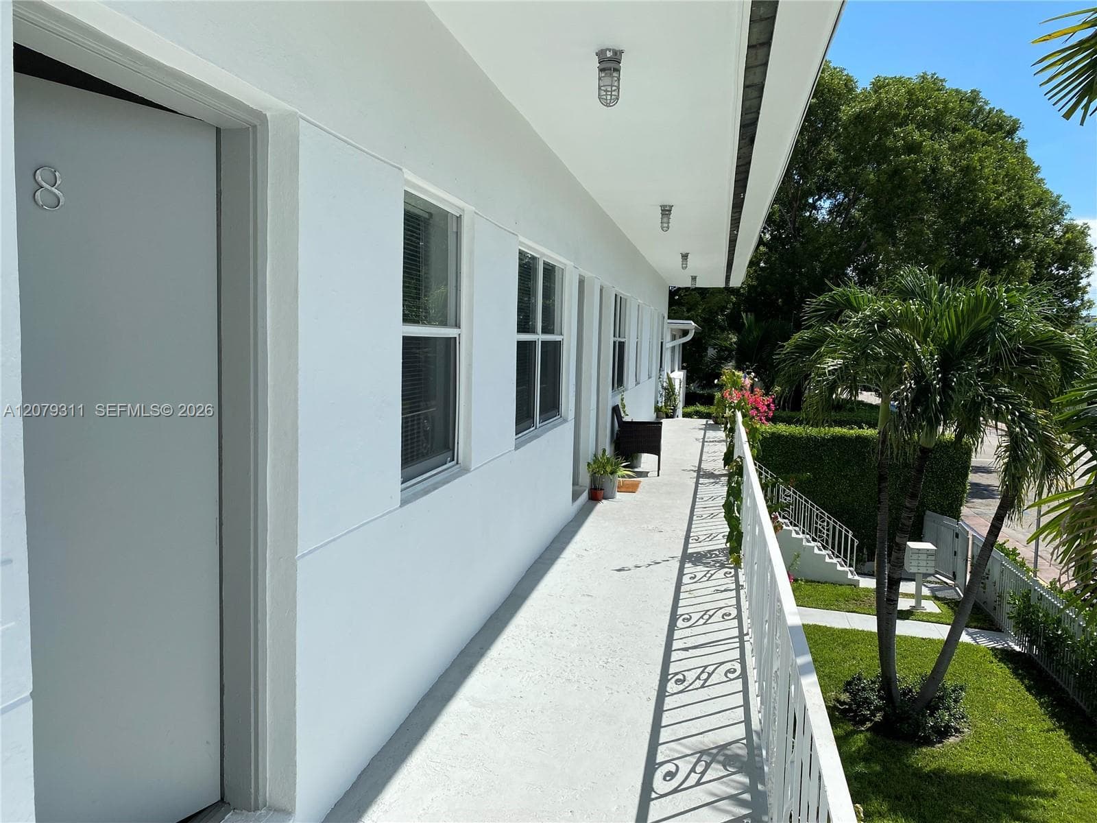 Second floor, entrance unit.