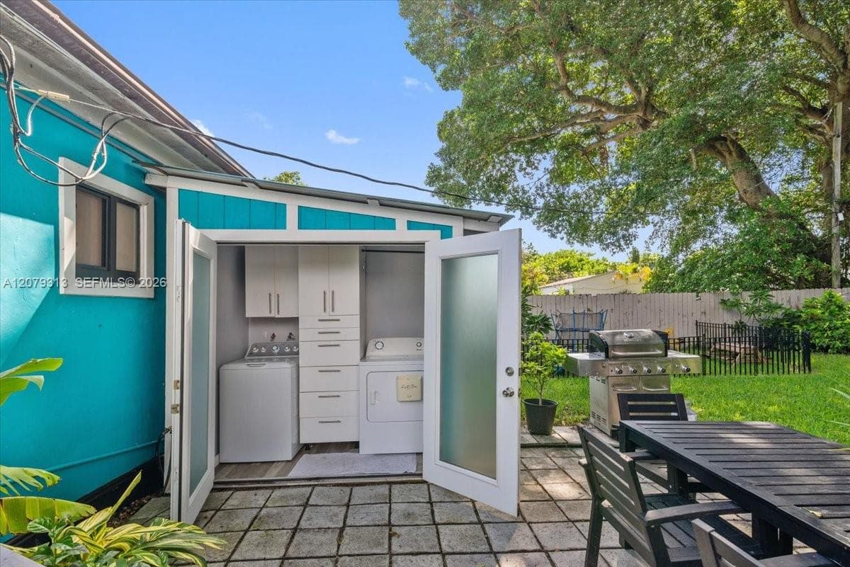 2434 Lincoln St photo 32