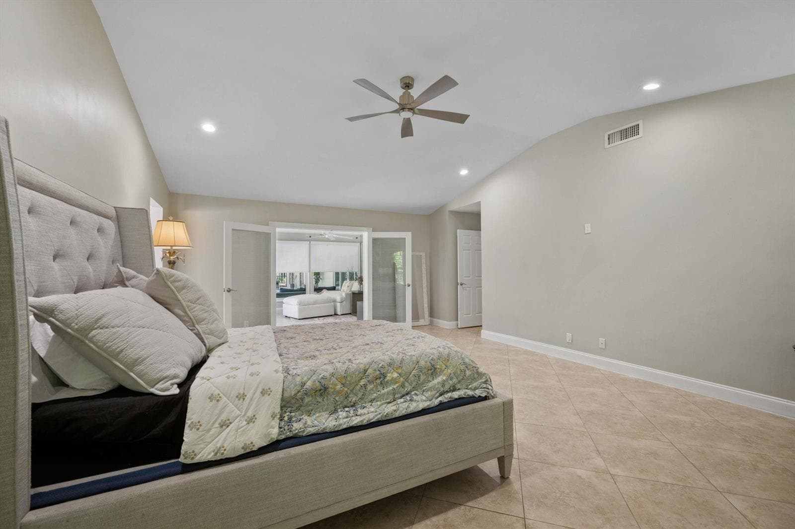Main Bedroom W/ Sitting Room