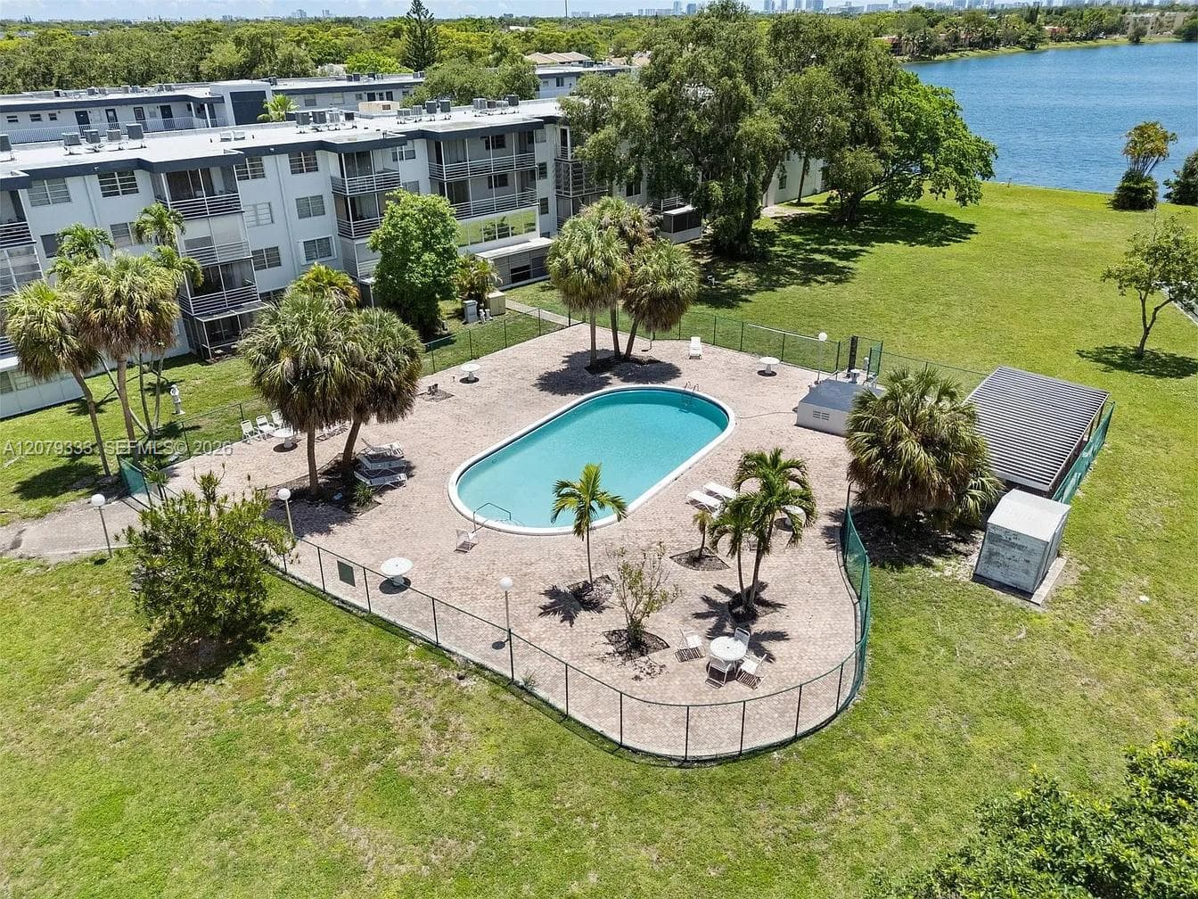 ROYAL OAKS CONDO · #430 in Miami - Photo 18