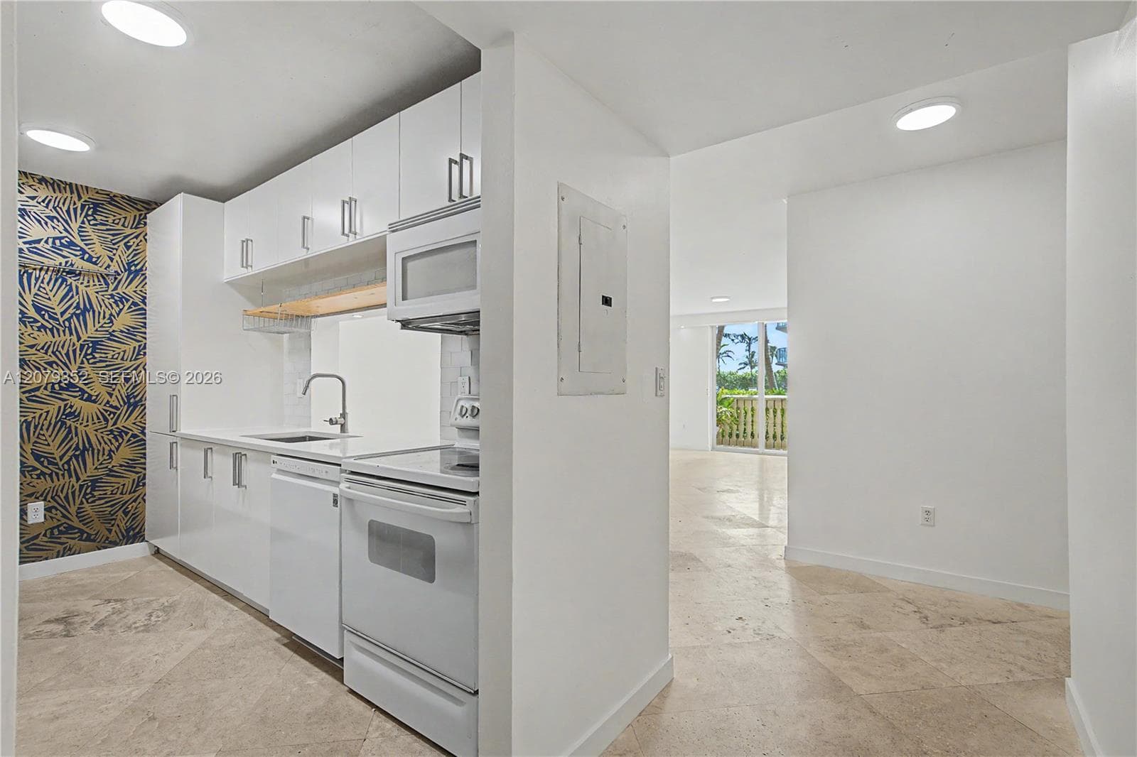 SURFSIDE PALMS CONDO · #115 in Surfside - Photo 9