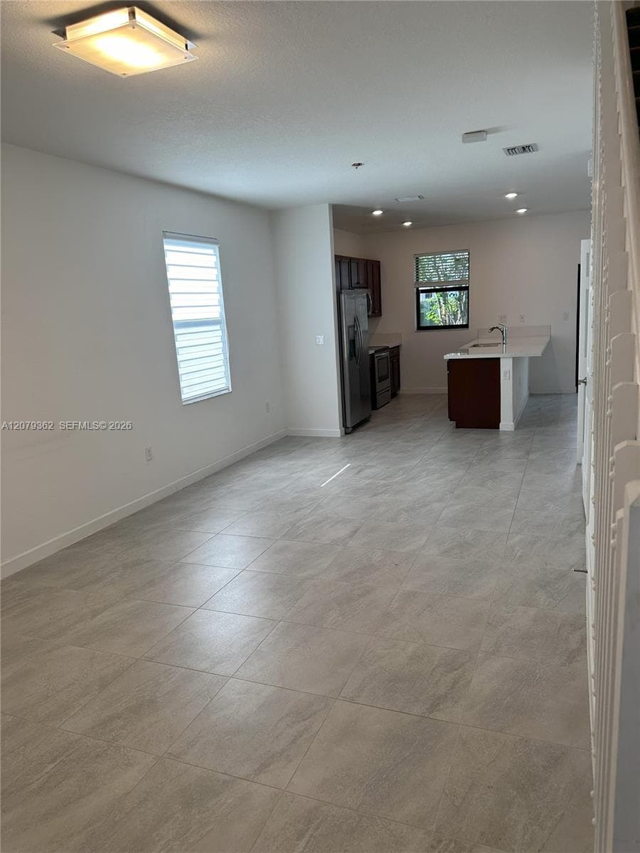 1602 SW 28th Ct photo 3