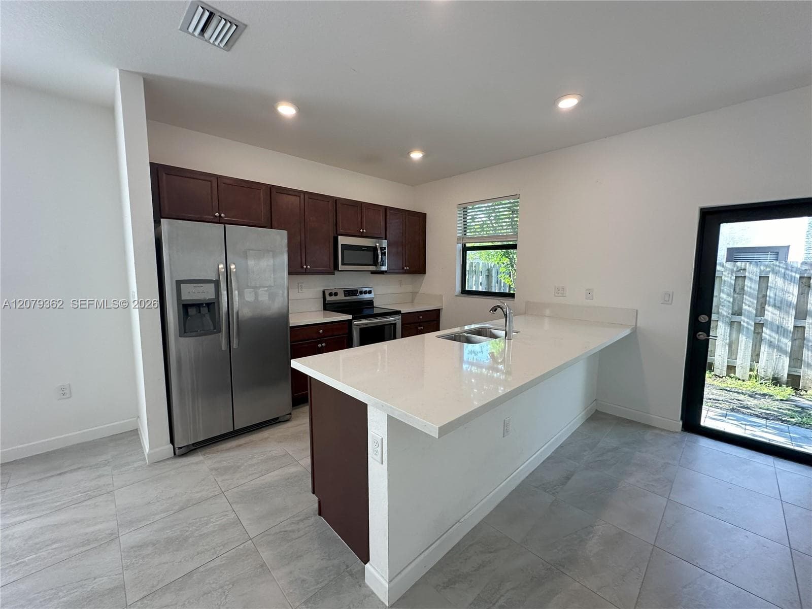 1602 SW 28th Ct photo 4
