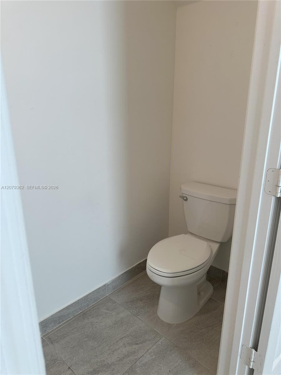 1602 SW 28th Ct photo 8