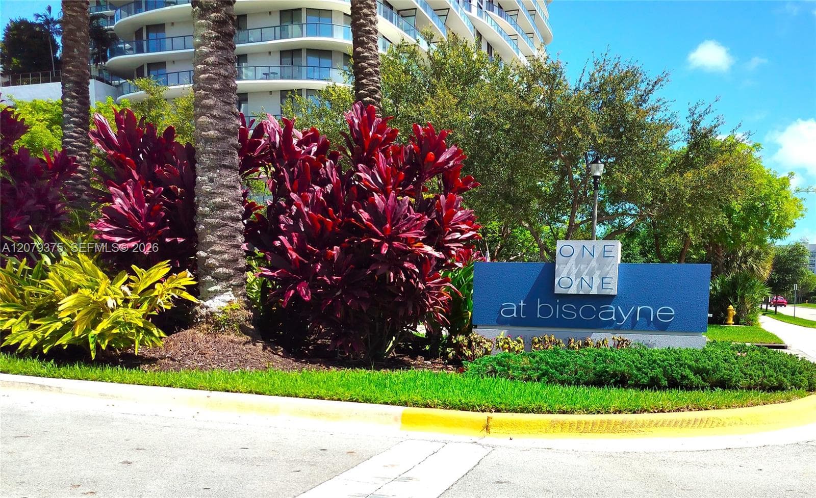 THE OAKS I CONDO · #1006 in North Miami - Photo 2