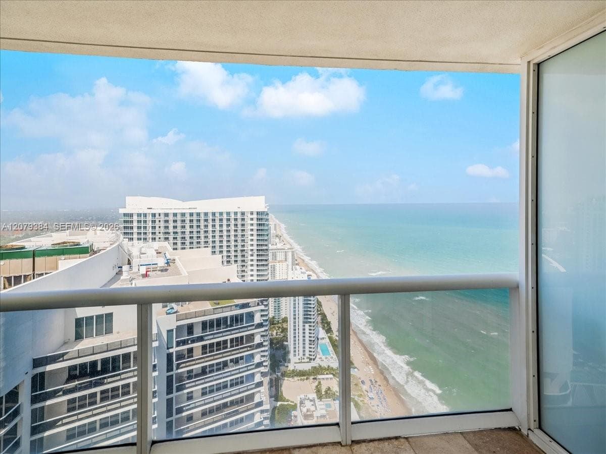 BEACH CLUB TWO CONDO · #5009 in Hallandale Beach - Photo 1