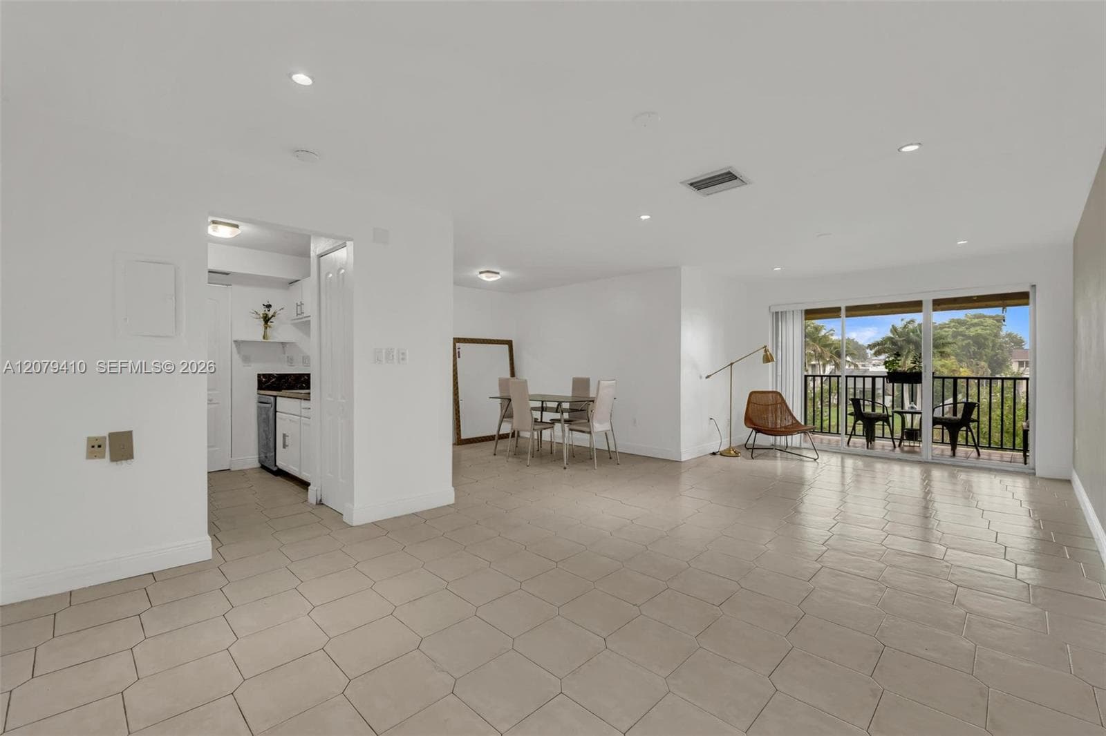 CONTINUUM CONDO PH II · #332 in Miami - Photo 5