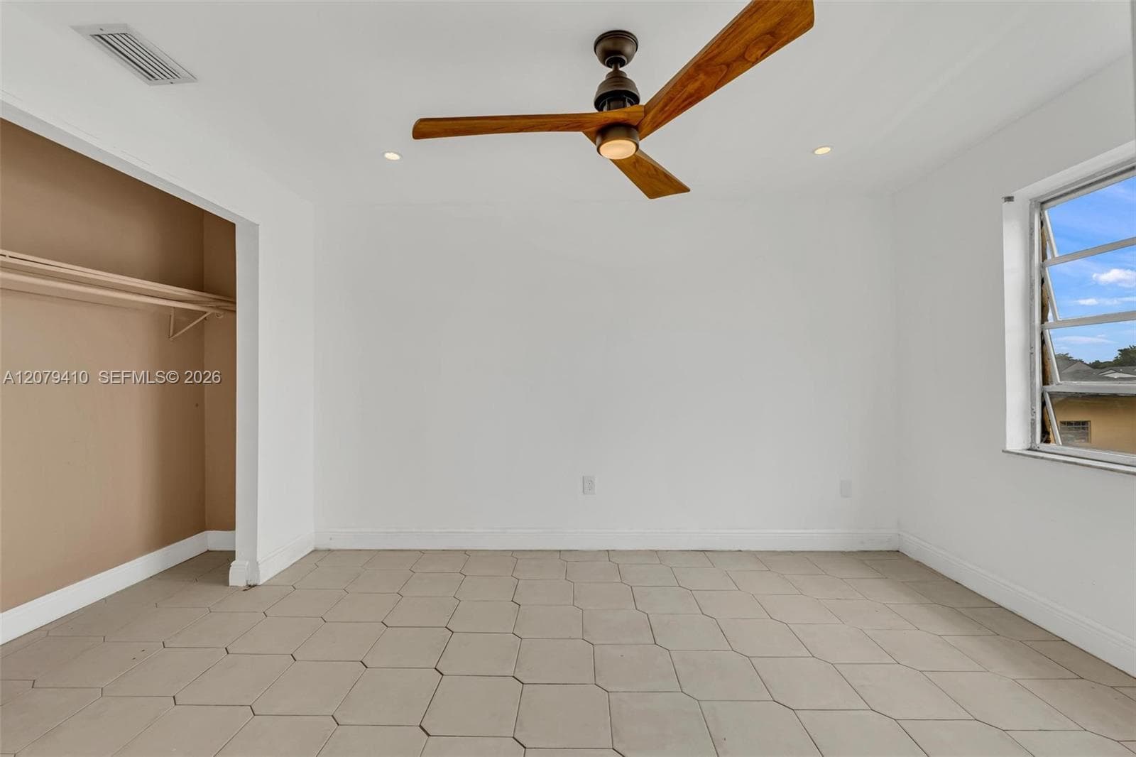 CONTINUUM CONDO PH II · #332 in Miami - Photo 33