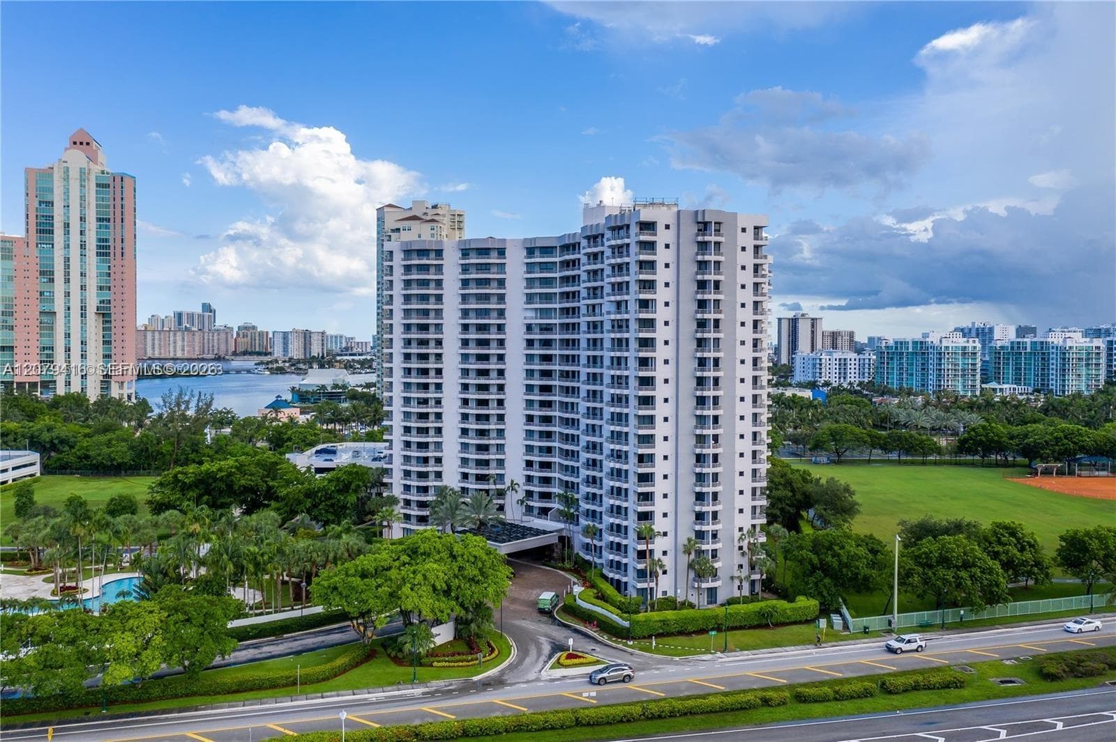 PARC CENTRAL AVENTURA SOU · #1615 in Aventura - Photo 36