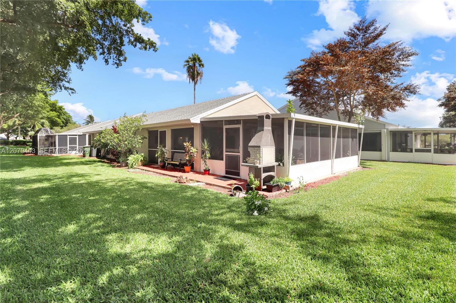 590 SE 19th Dr photo 2