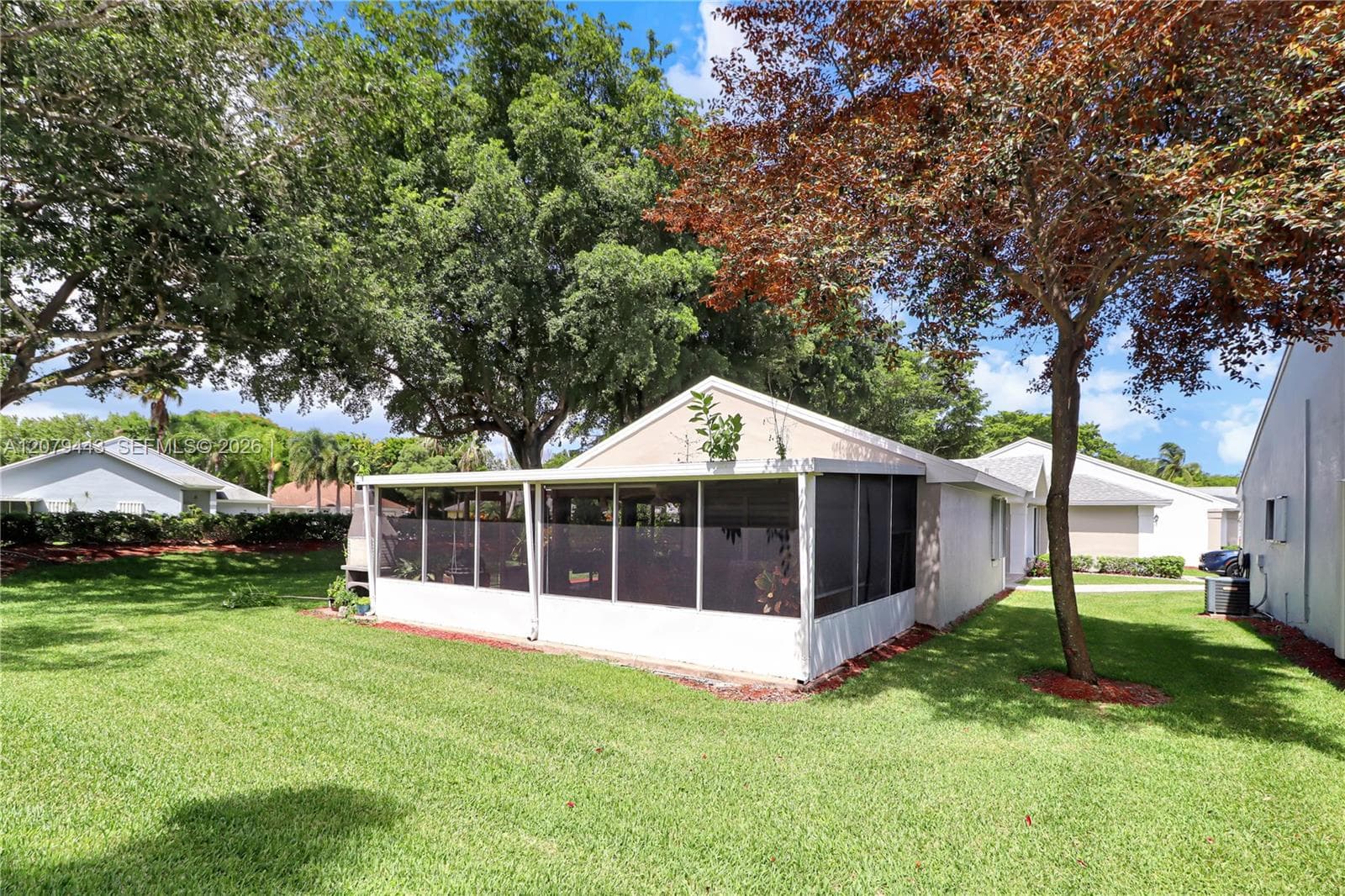 590 SE 19th Dr photo 29