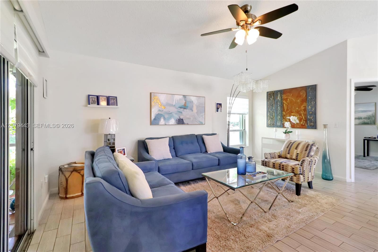 590 SE 19th Dr photo 4
