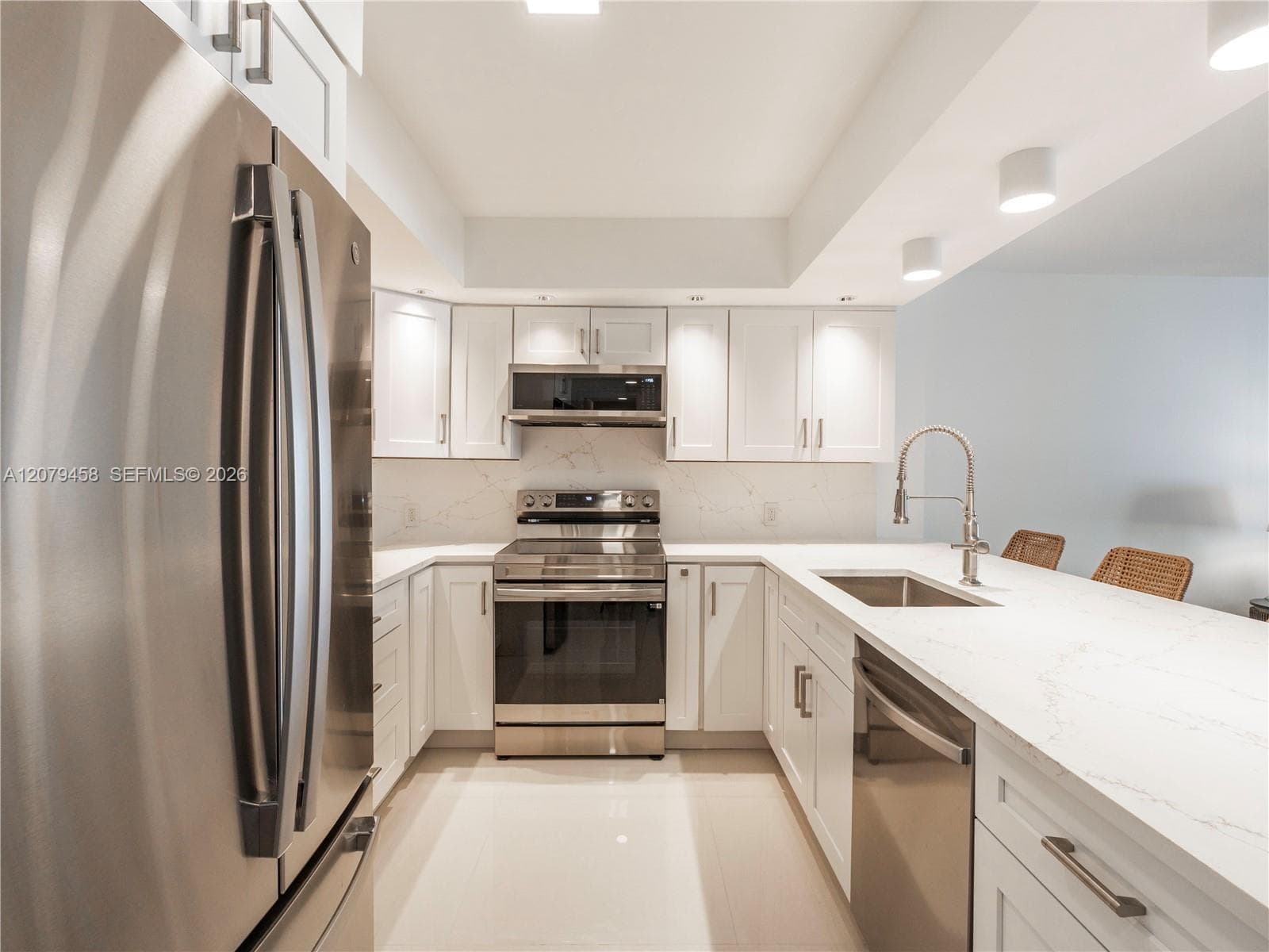 ARLEN BEACH CONDO · #307 in Miami Beach - Photo 4