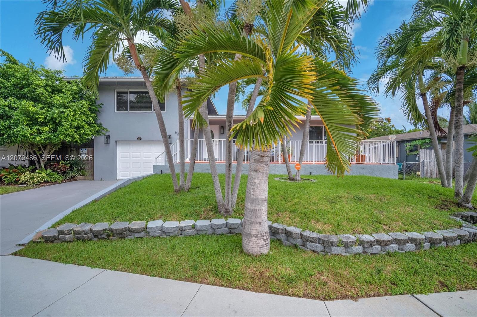 628 SW 4th St photo 3