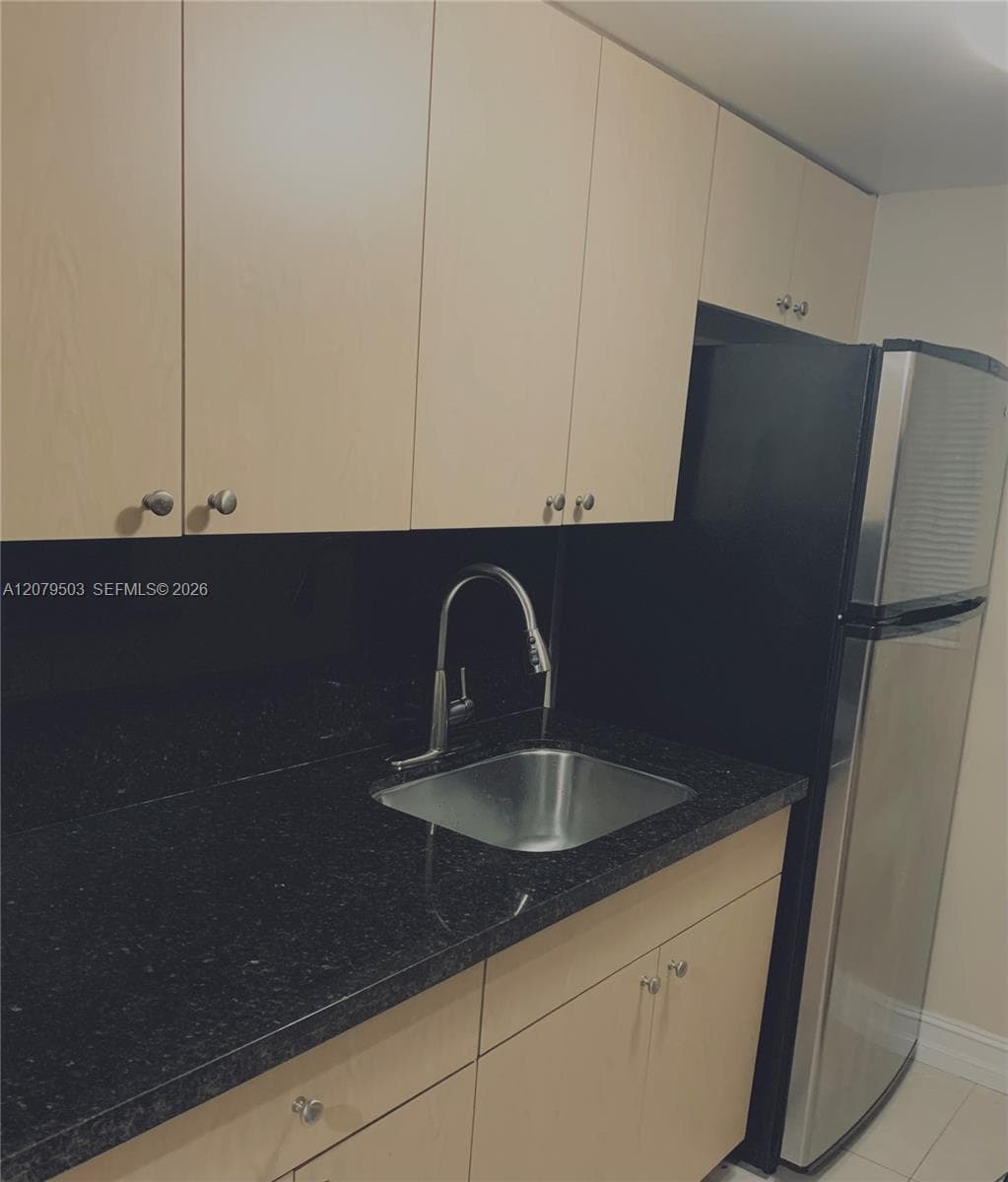 4 of 6 Photos of the Kitchen.