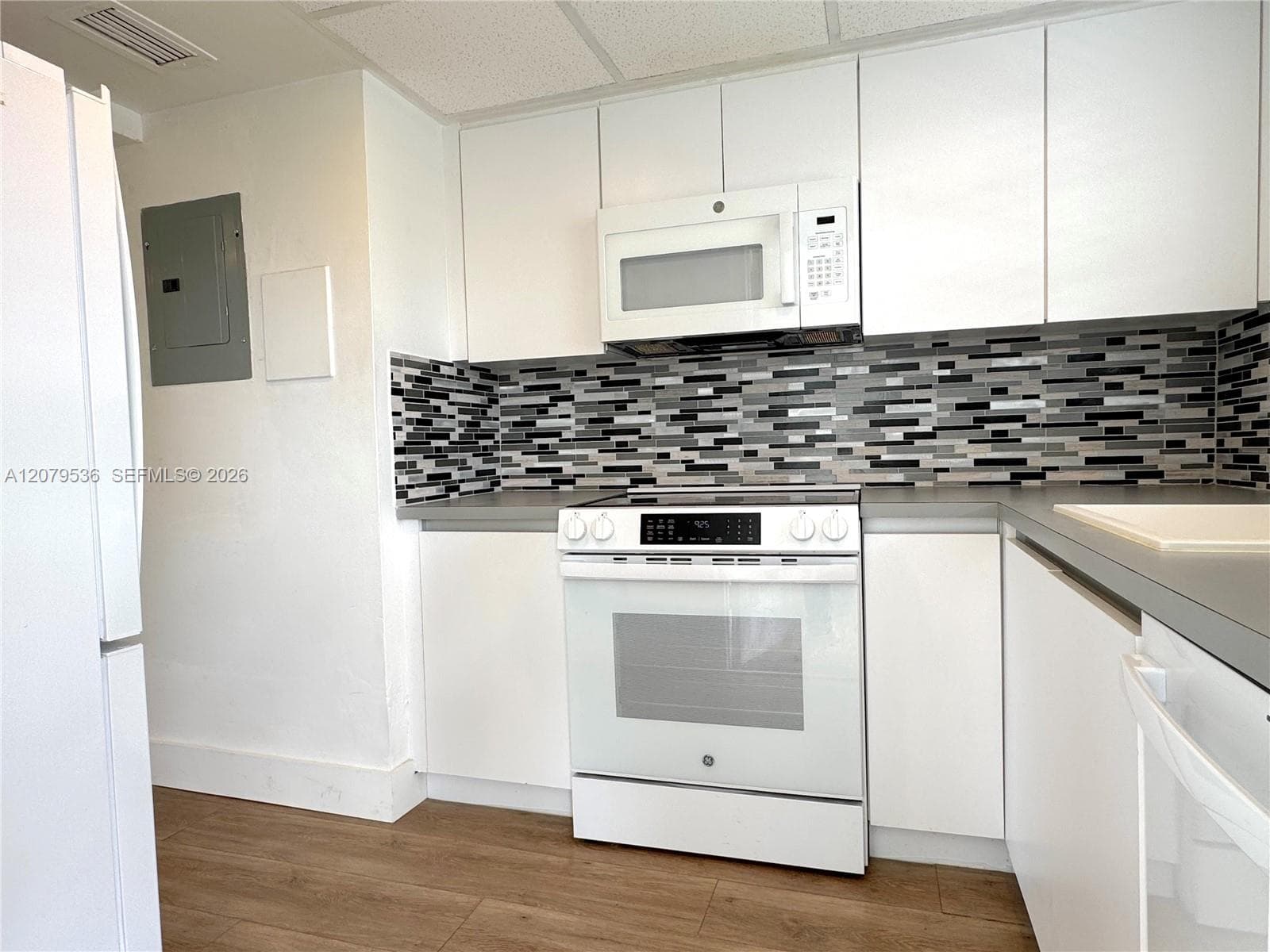 VILLAGE AT DADELAND CONDO · #H208 in Miami - Photo 3