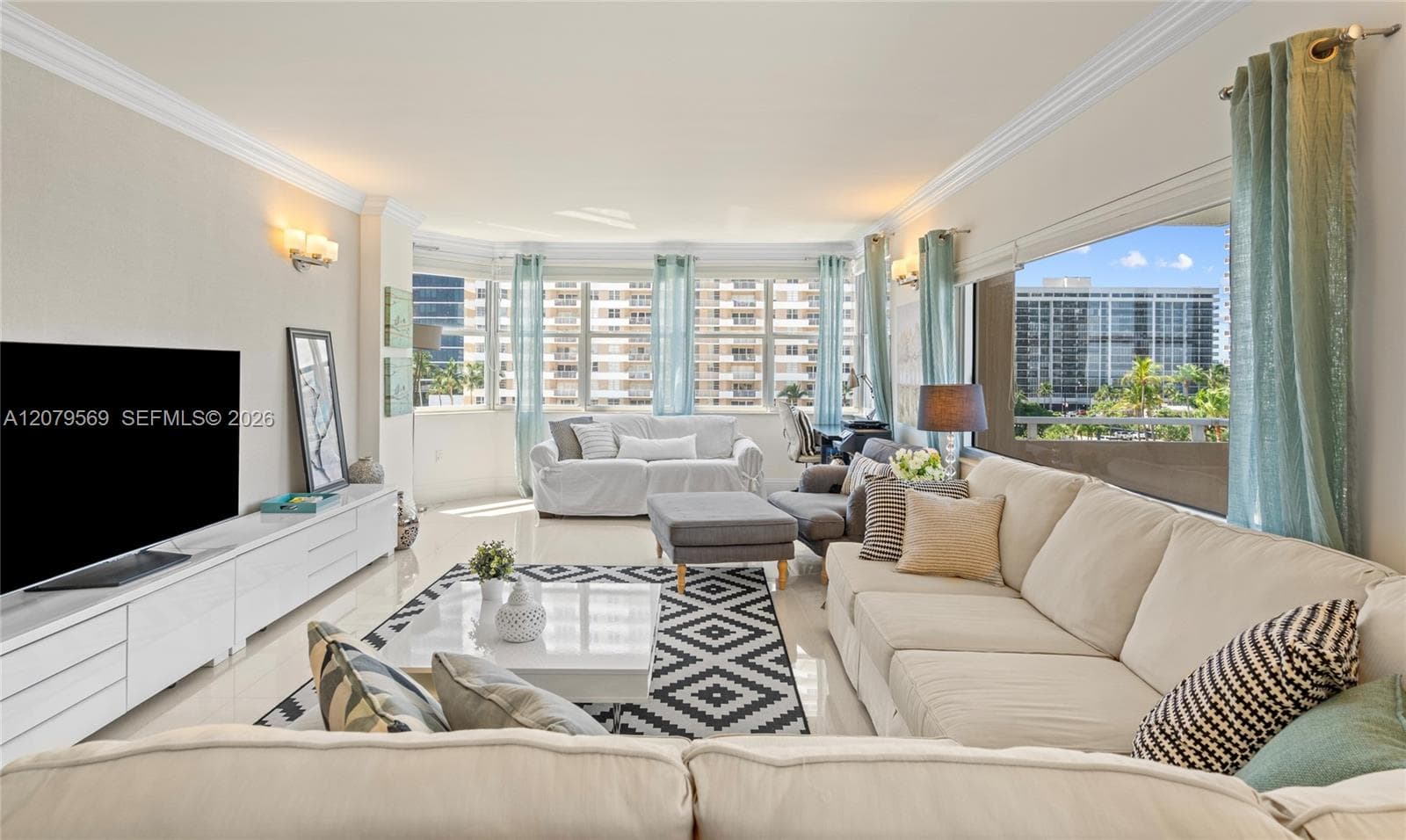 HEMISPHERES CONDO · #4E in Hallandale Beach - Photo 4