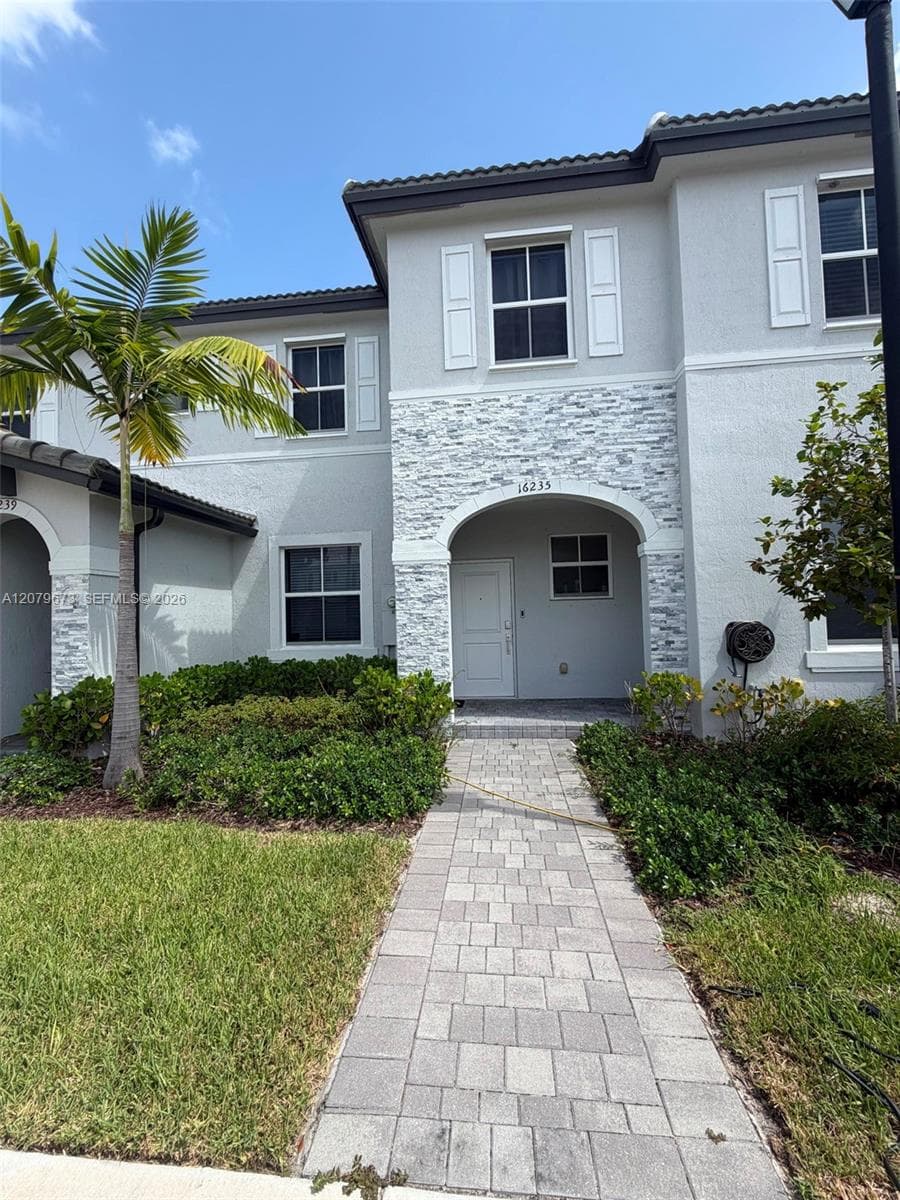 16235 SW 292nd St photo 1