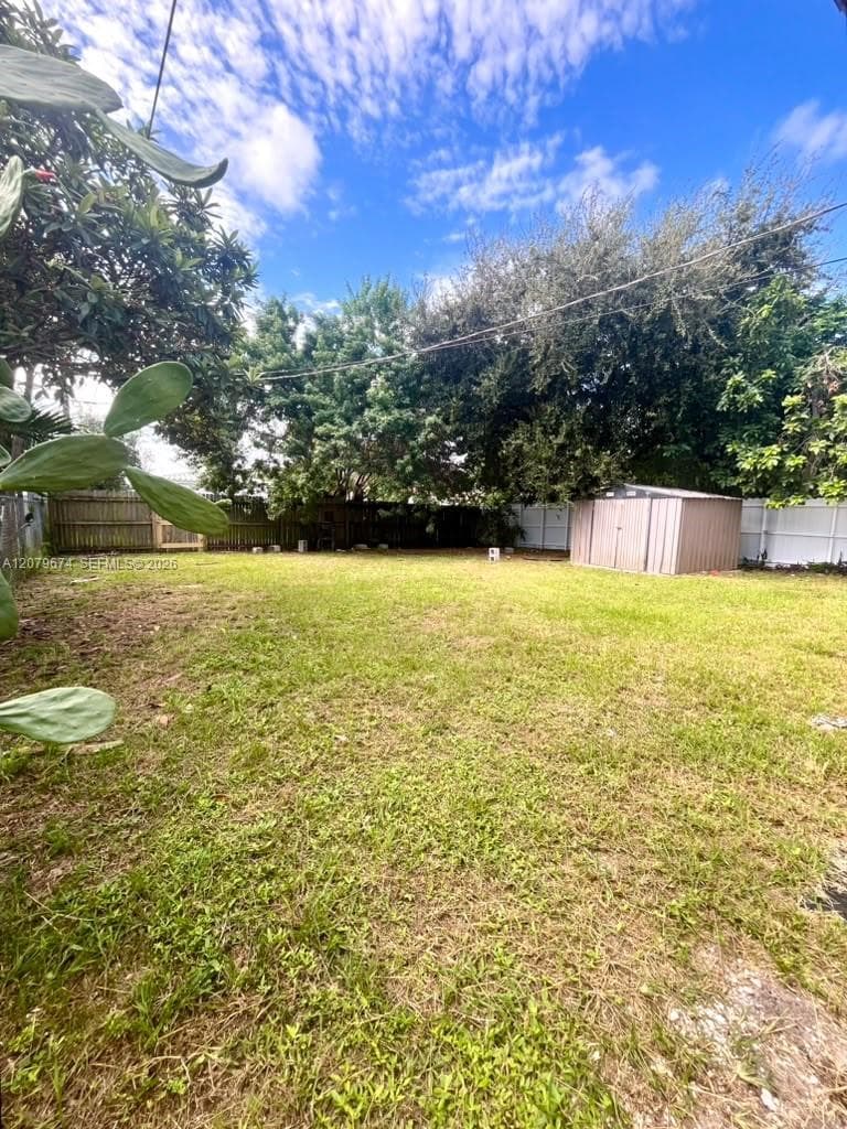HUGE BACK YARD