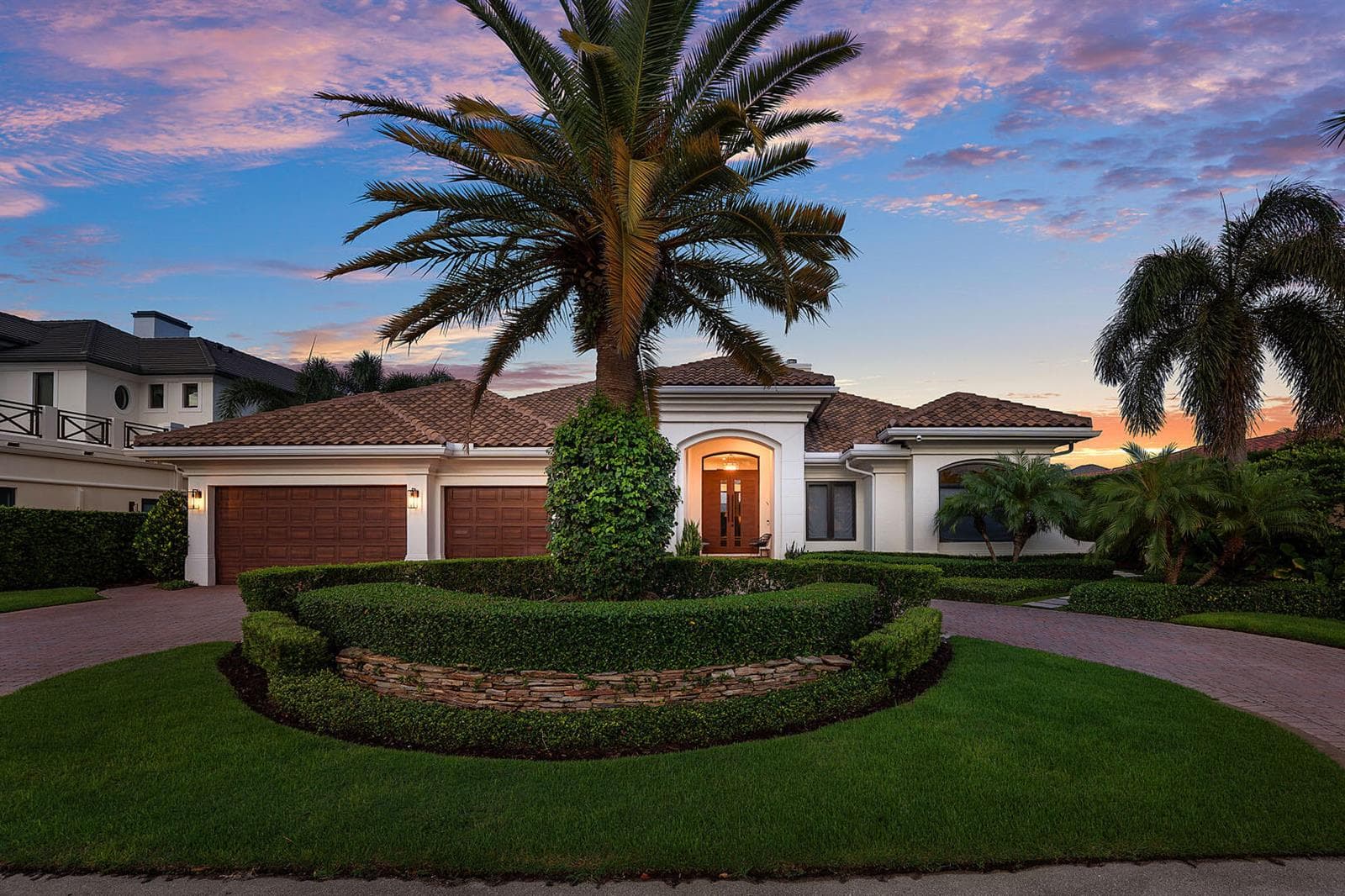 2212_Acorn_Palm_Road_Dusk_02