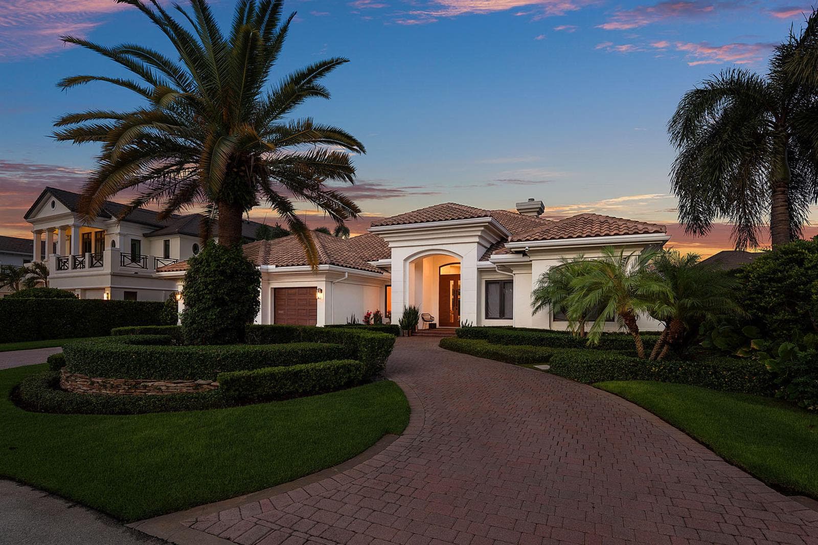 2212_Acorn_Palm_Road_Dusk_01