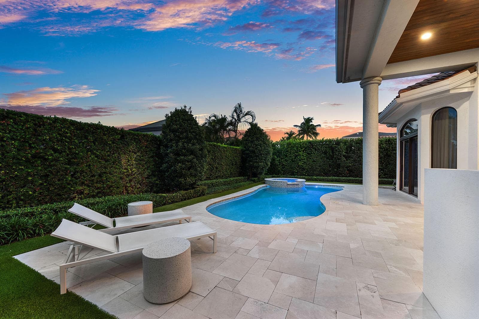 2212_Acorn_Palm_Road_Dusk_10