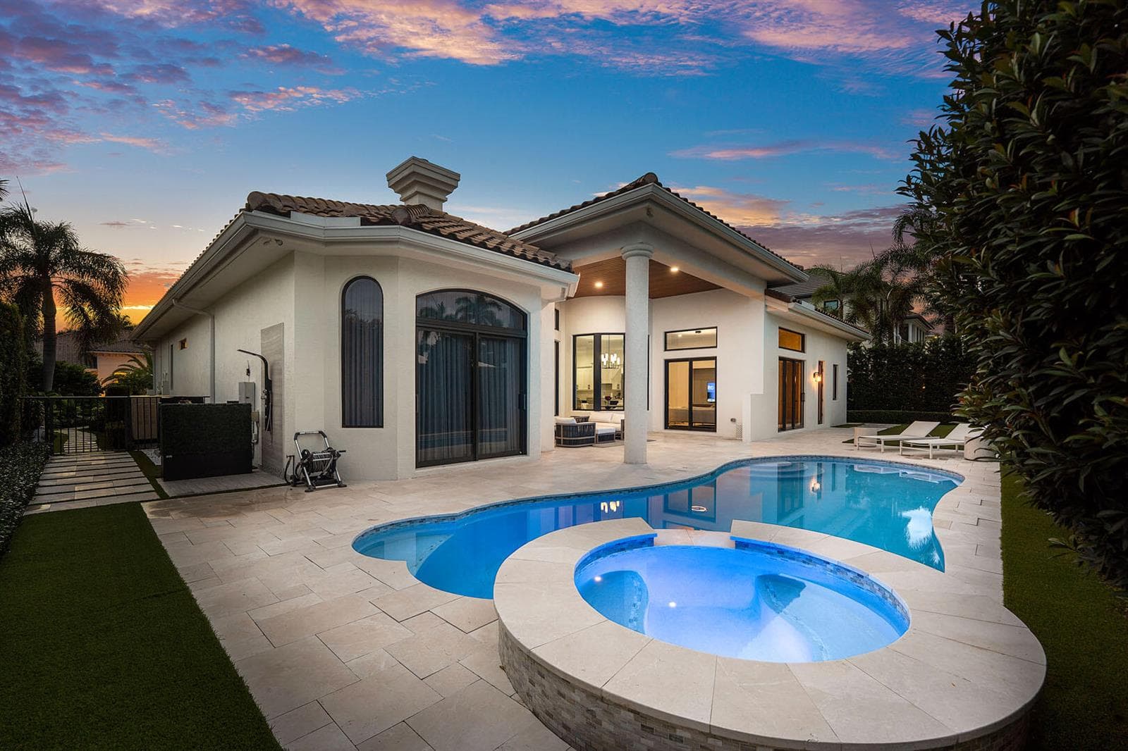 2212_Acorn_Palm_Road_Dusk_06