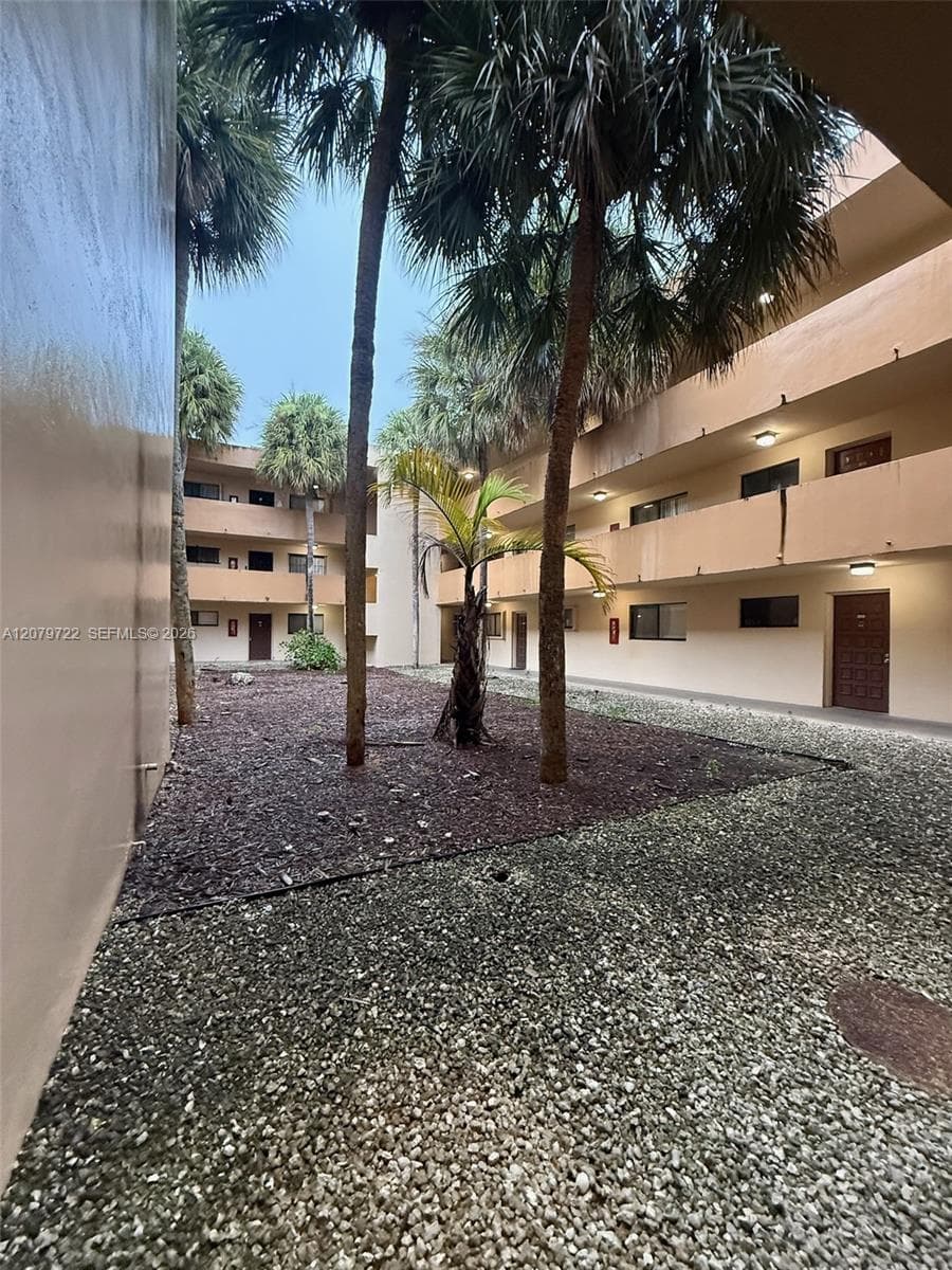KENDALL ACRES WEST CONDO · #119W in Miami - Photo 17