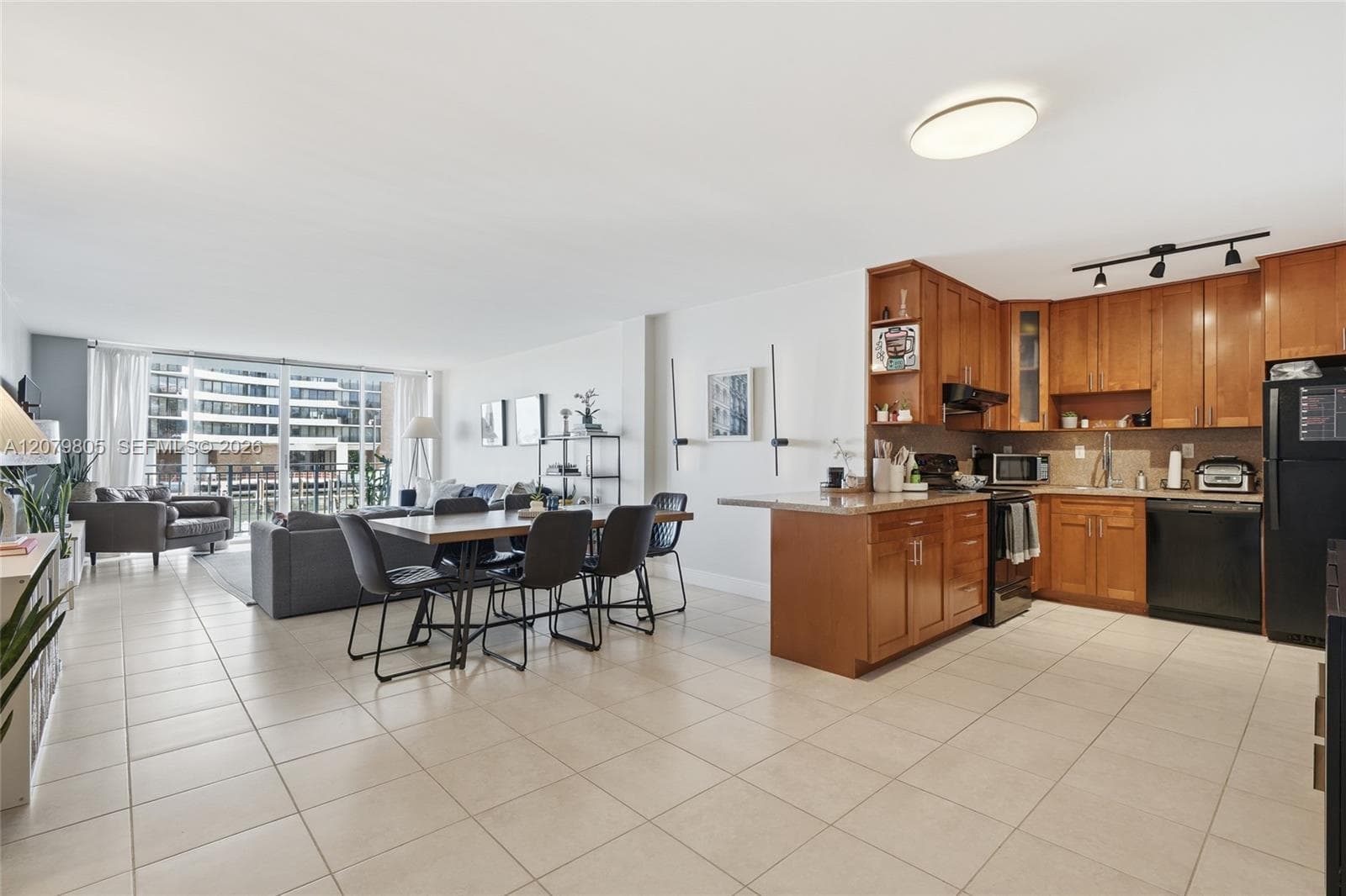 PALM BAY CONDOMINIUM · #2B in Miami - Photo 4