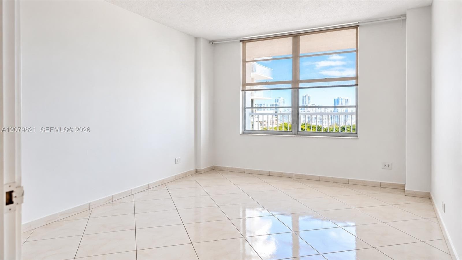 WINSTON 400 · #1215 in Sunny Isles Beach - Photo 7