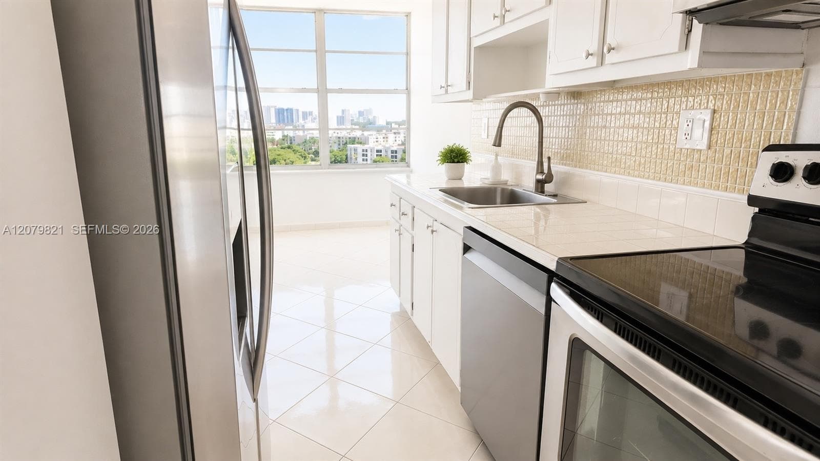 WINSTON 400 · #1215 in Sunny Isles Beach - Photo 5