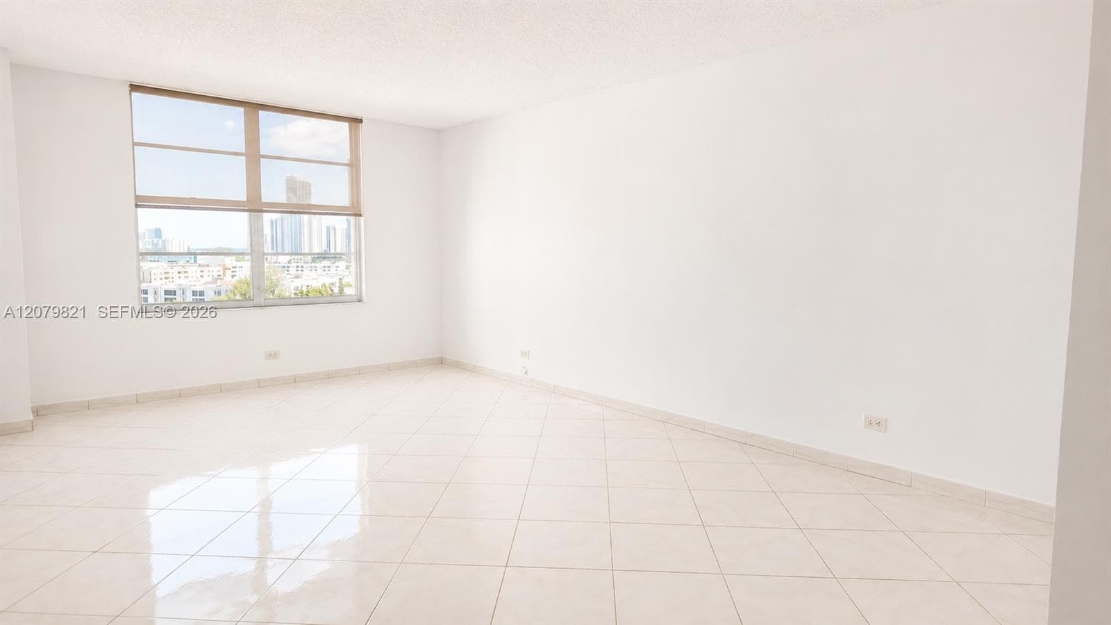 WINSTON 400 · #1215 in Sunny Isles Beach - Photo 9