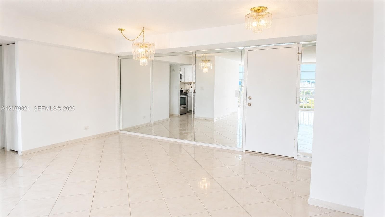 WINSTON 400 · #1215 in Sunny Isles Beach - Photo 4