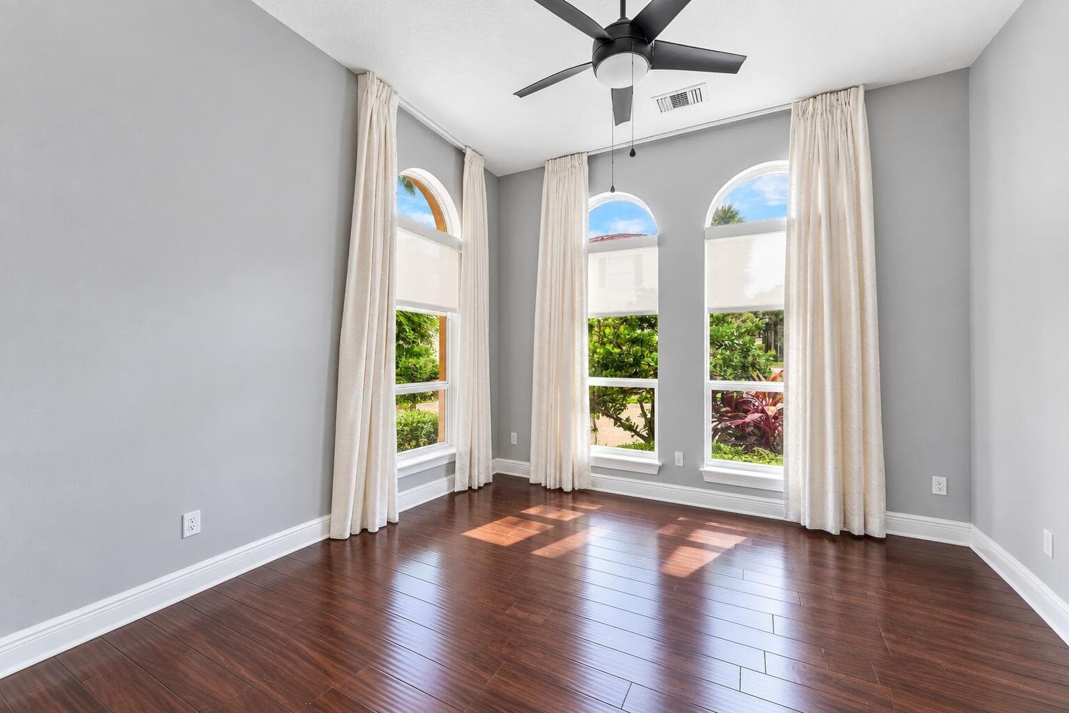 Sunlit Modern Bedroom with Arched Window