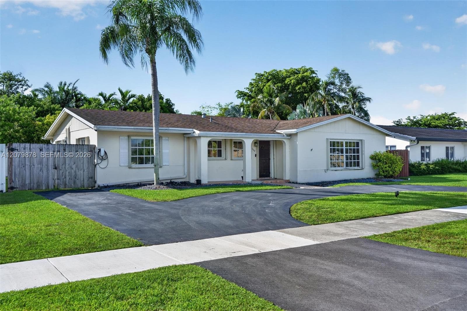 18569 SW 89th Pl photo 2