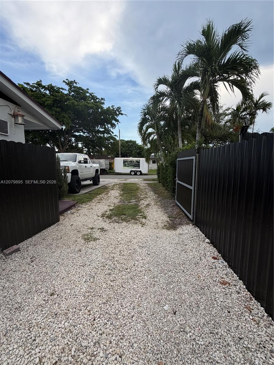 10411 SW 51st St photo 36