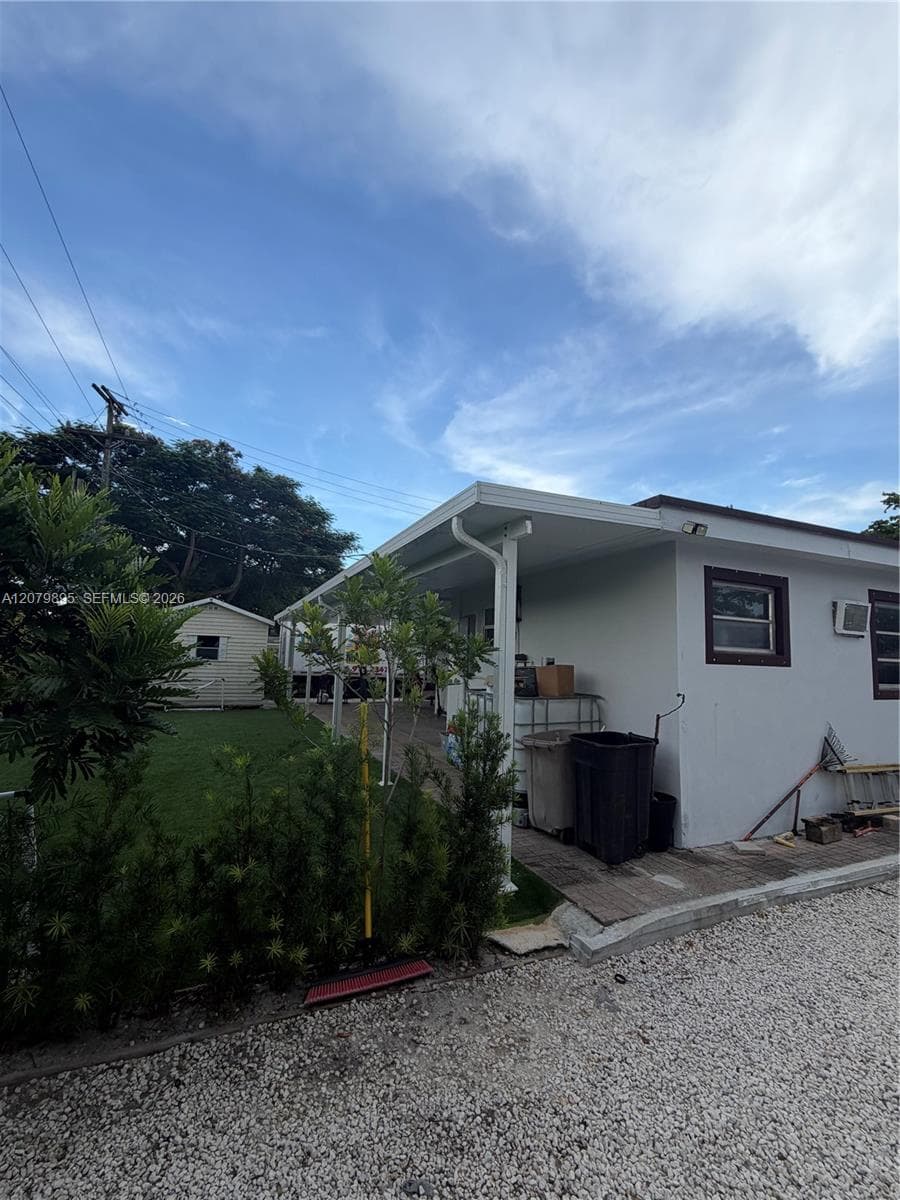 10411 SW 51st St photo 28