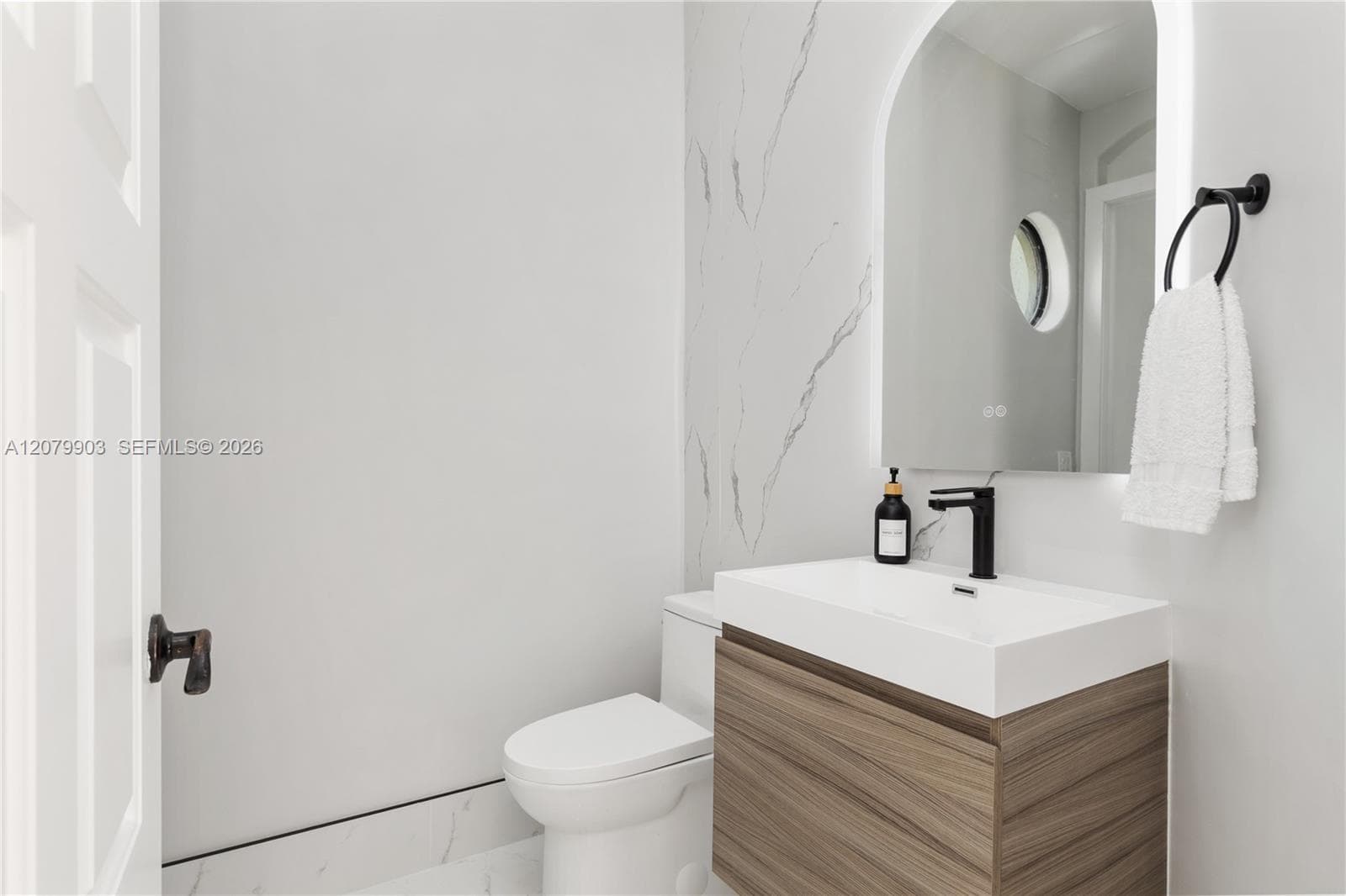 Full Bathroom 3