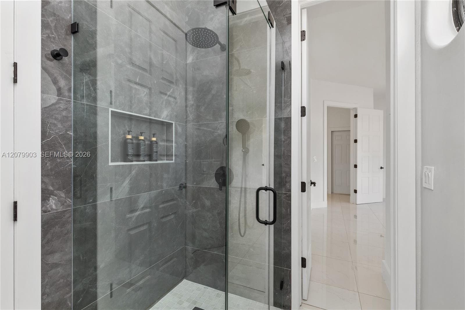 Full Bathroom 3