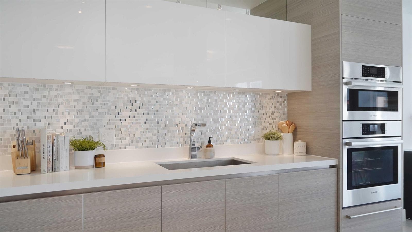 601 Boca Raton | Kitchen finishes