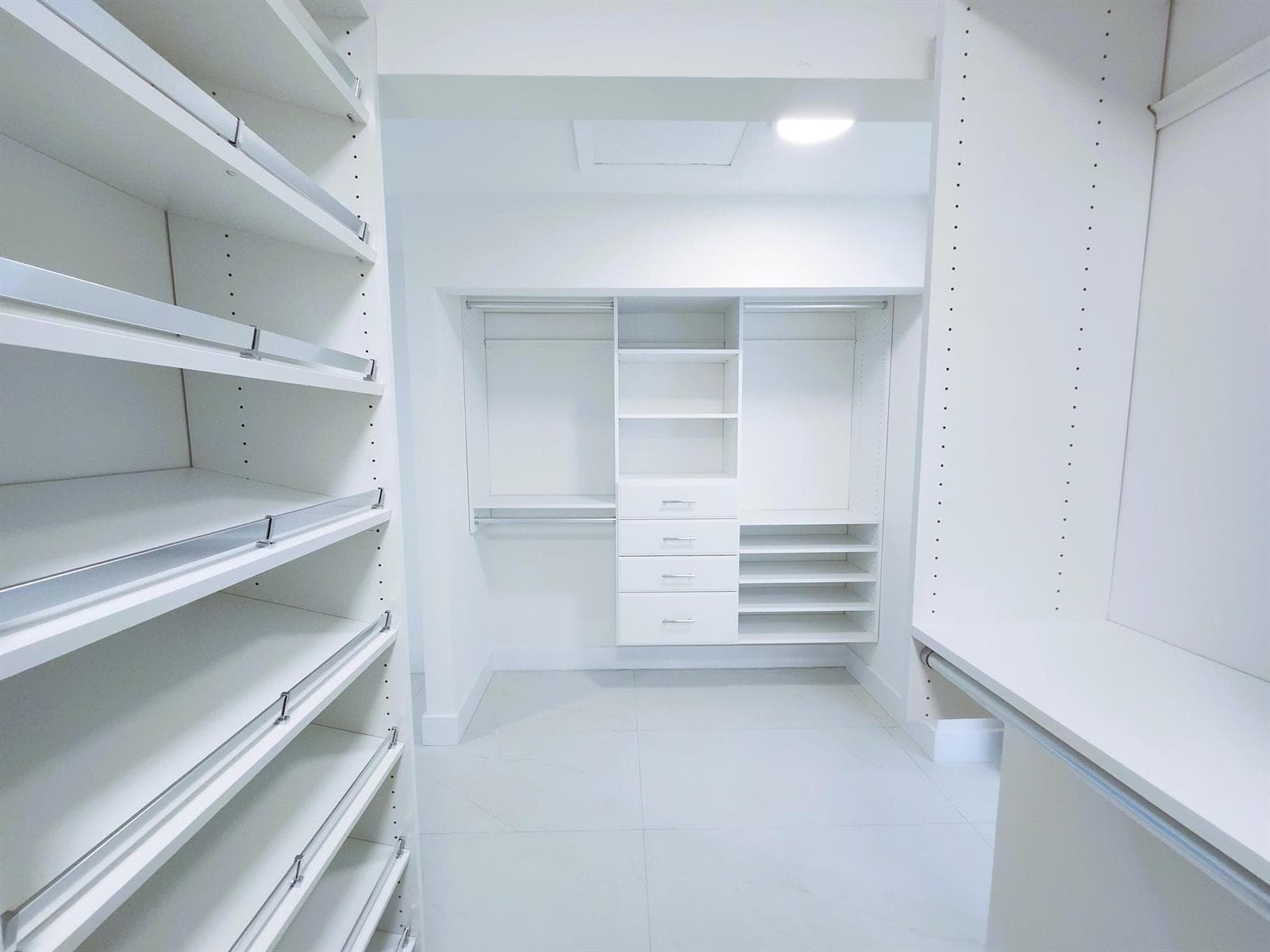 MASTR CLOSET