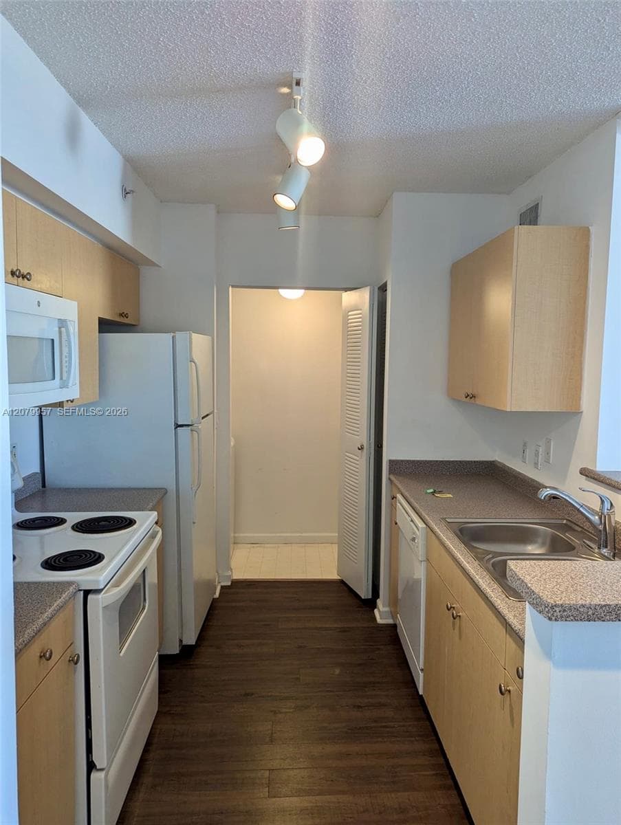 REGENT PARK CONDO · #721A in Hollywood - Photo 3