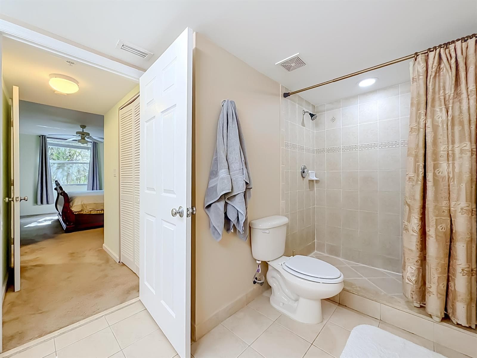 519 E Sheridan Street #404-70