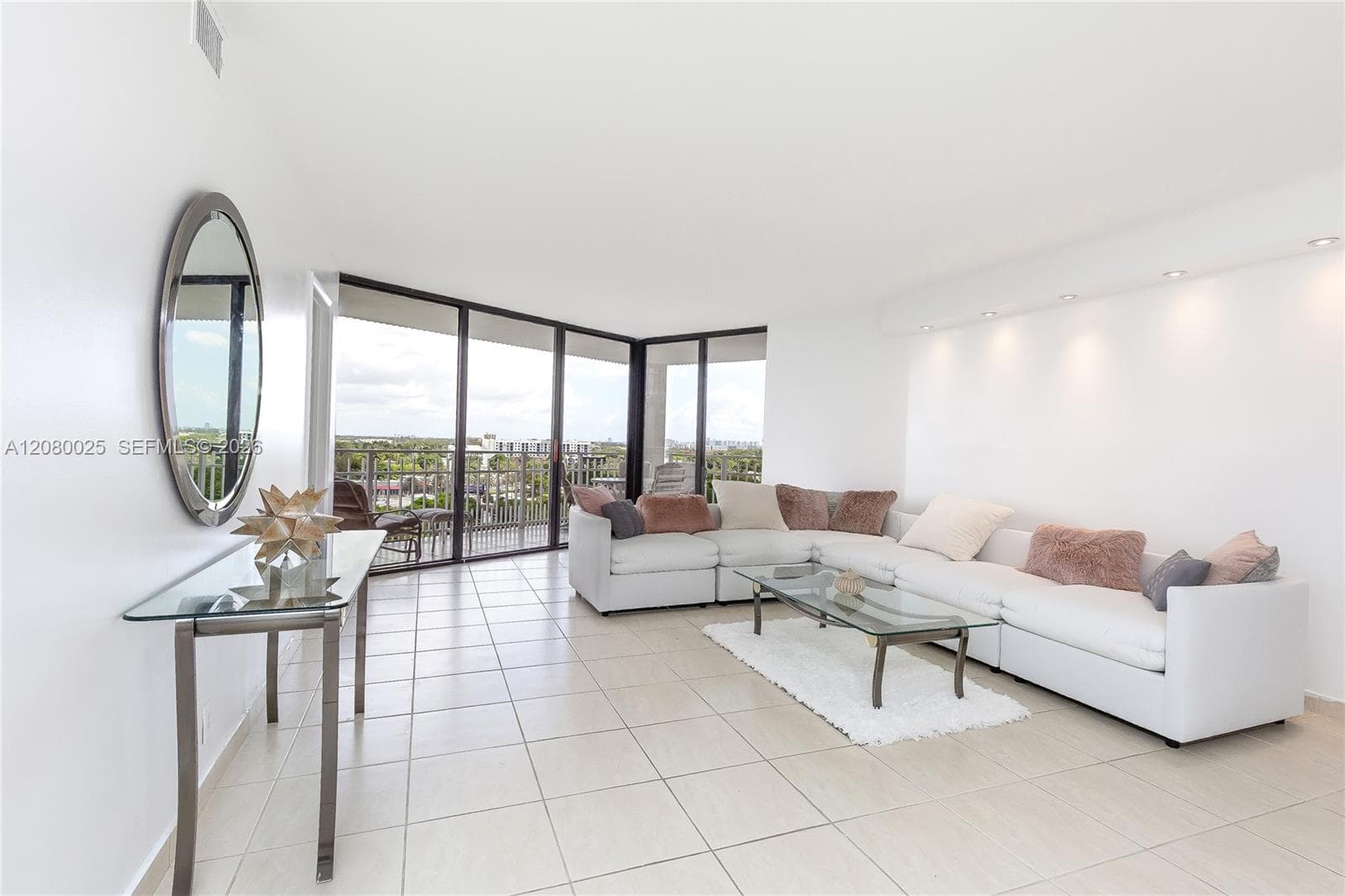 TOWERS OF QUAYSIDE CONDO · #1103 in Miami - Photo 2