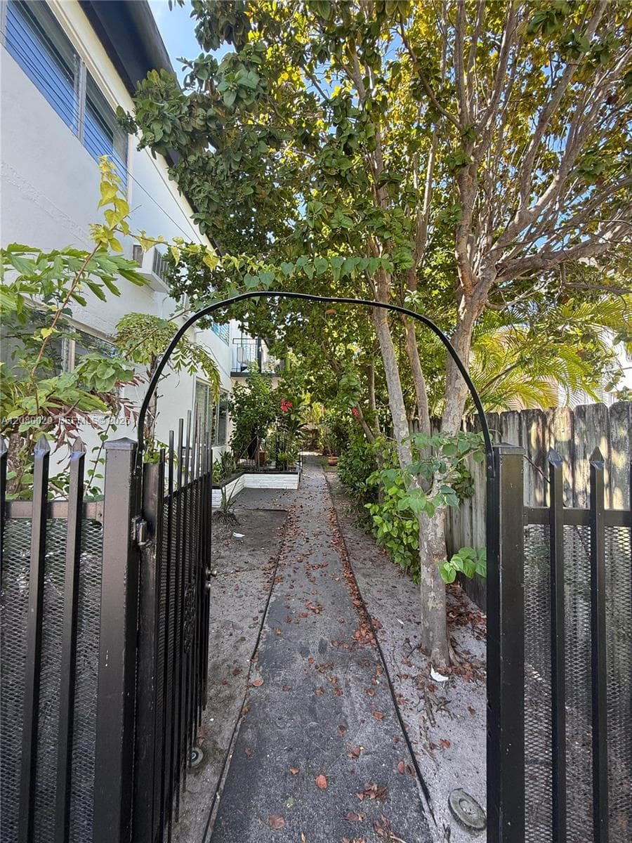 BISCAYNE BCH SUB · #1 in Miami Beach - Photo 16