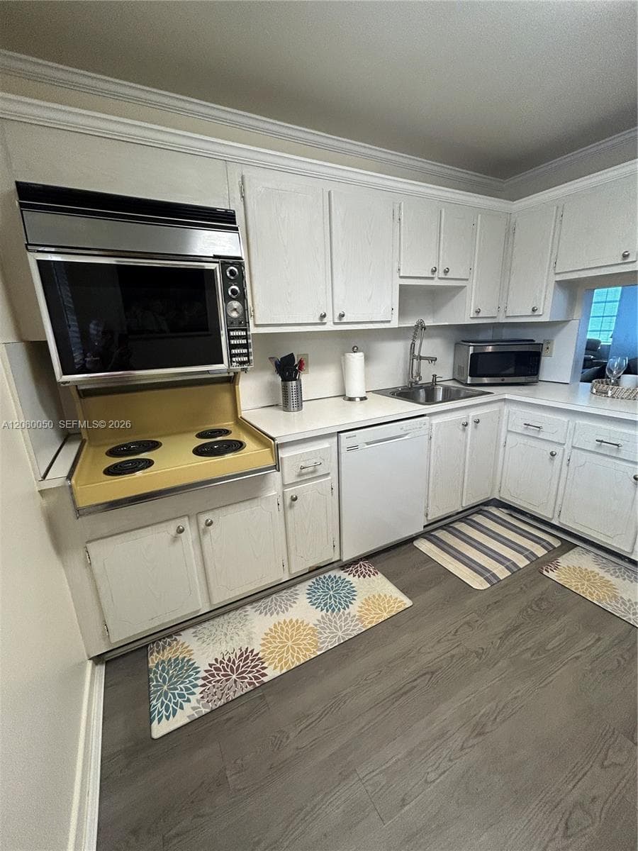 FOURTH GULFSTREAM GARDEN · #318 in Hallandale Beach - Photo 12