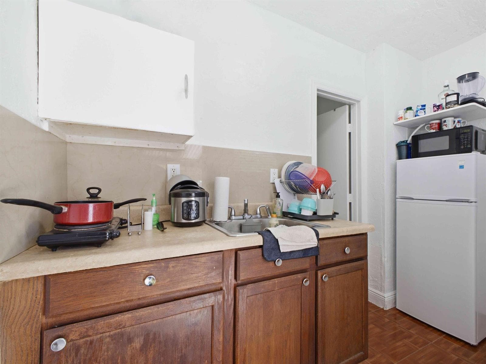 Unit 2 kitchenette